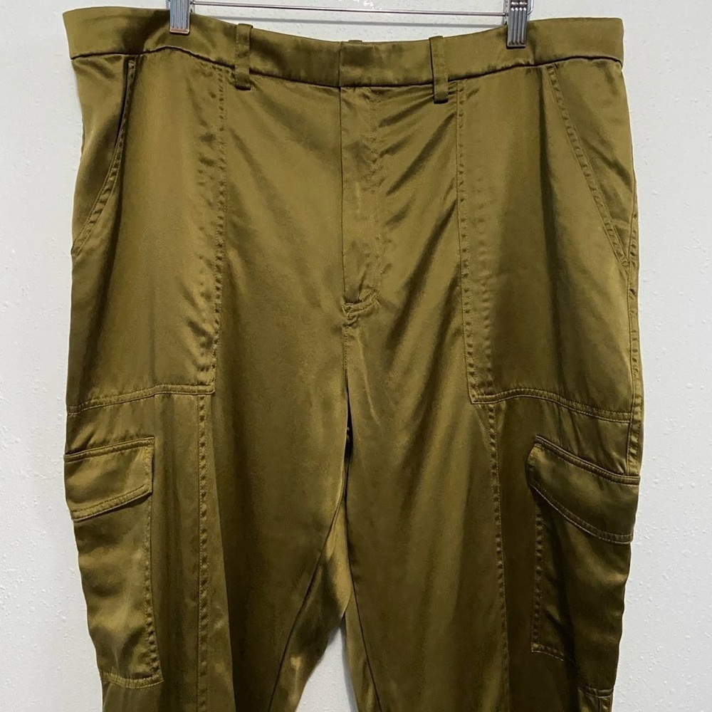 Banana Republic Women's Allure Silk Cargo Pants Dark Olive Green - Picture 5 of 7